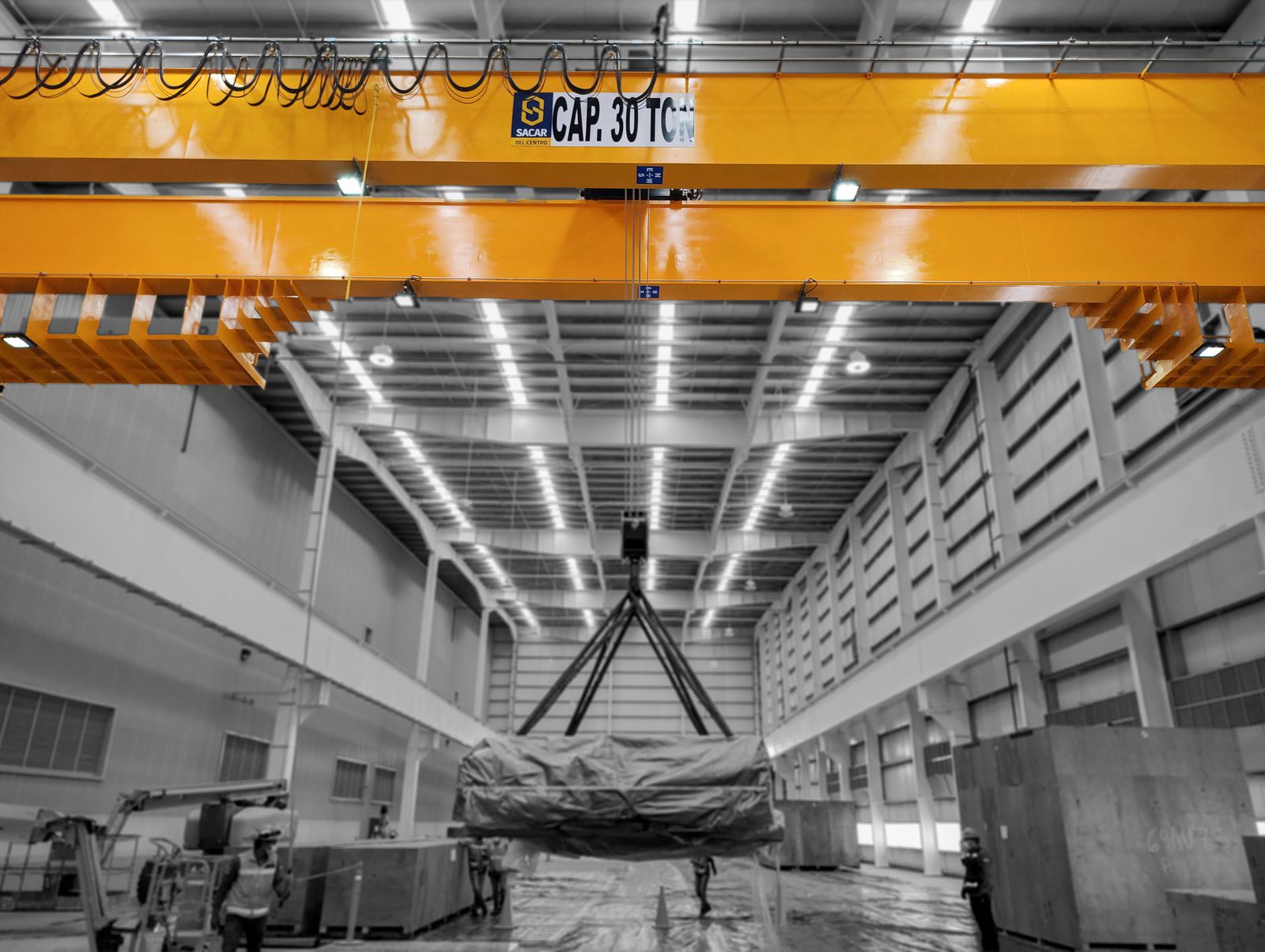 Grúa viajera bipuente en planta industrial